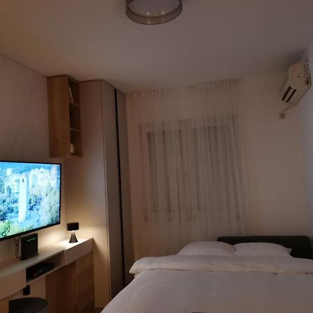Studio Apartment Art Zone 波德戈里察 外观 照片